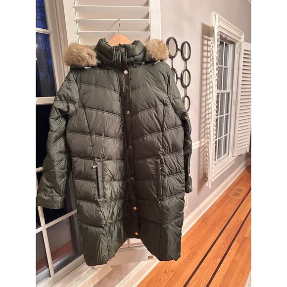 Michael Kors Women's Chevron Puffer Down Coat Faux Fur Hood size XL Nwt - Picture 2 of 10